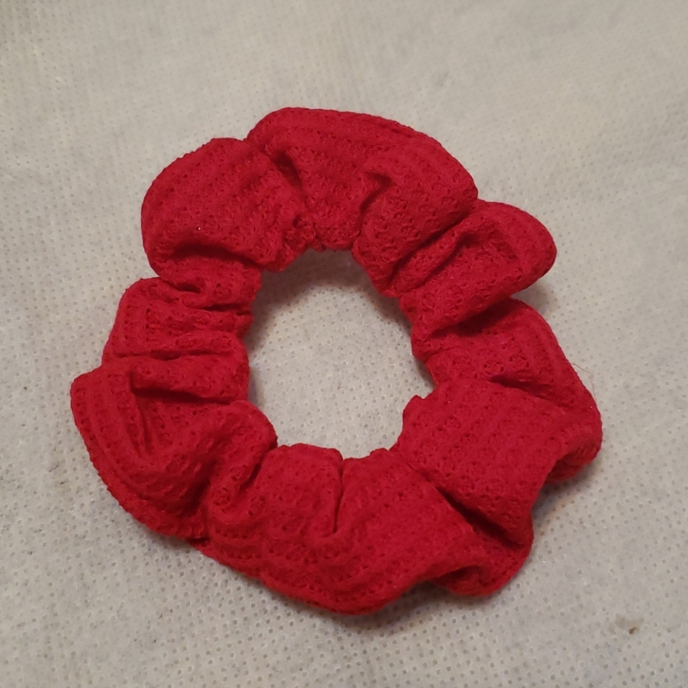 🔴 🆓️ FREE* Red Hair Scrunchie 🔴